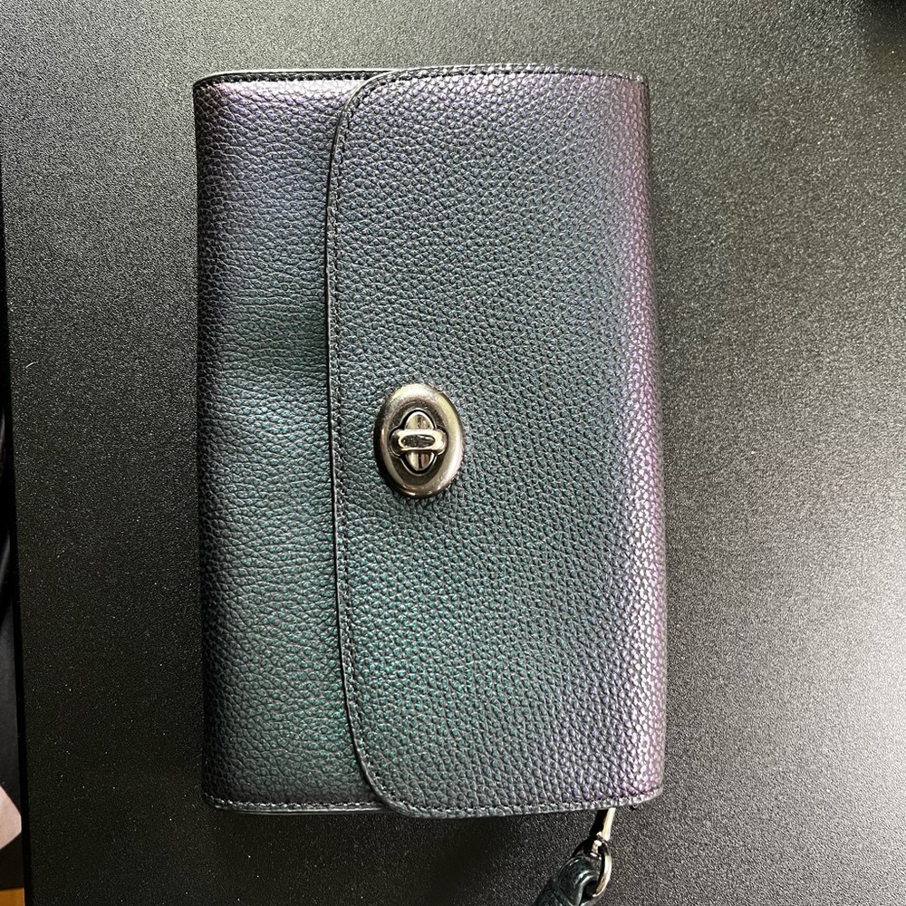 Oil slick Leather Wallet with Turn Lock Closure